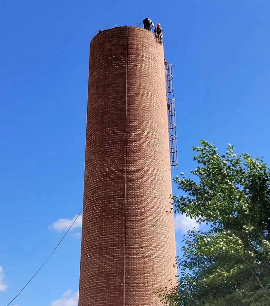 煙囪拆除公司:專業(yè)團(tuán)隊(duì)如何保障安全與環(huán)保