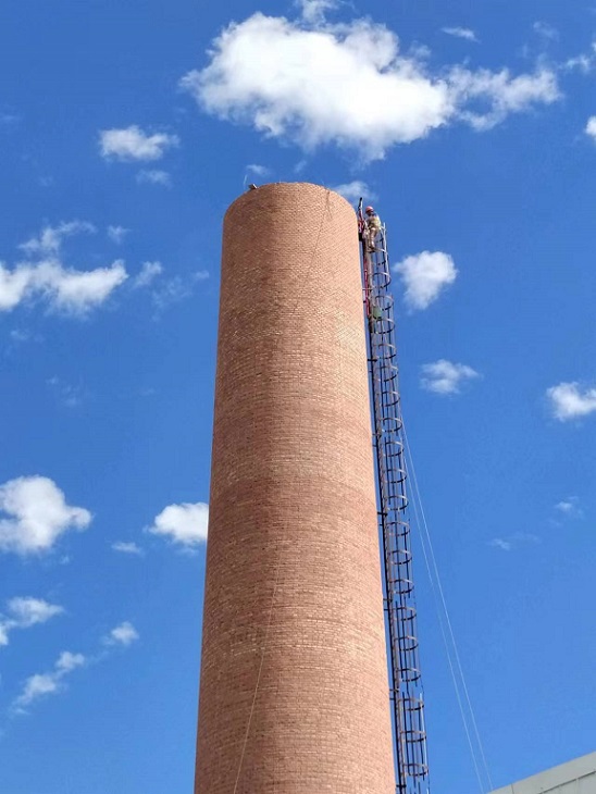 煙囪拆除公司:專業(yè)技藝,安全至上的綠色拆除之路